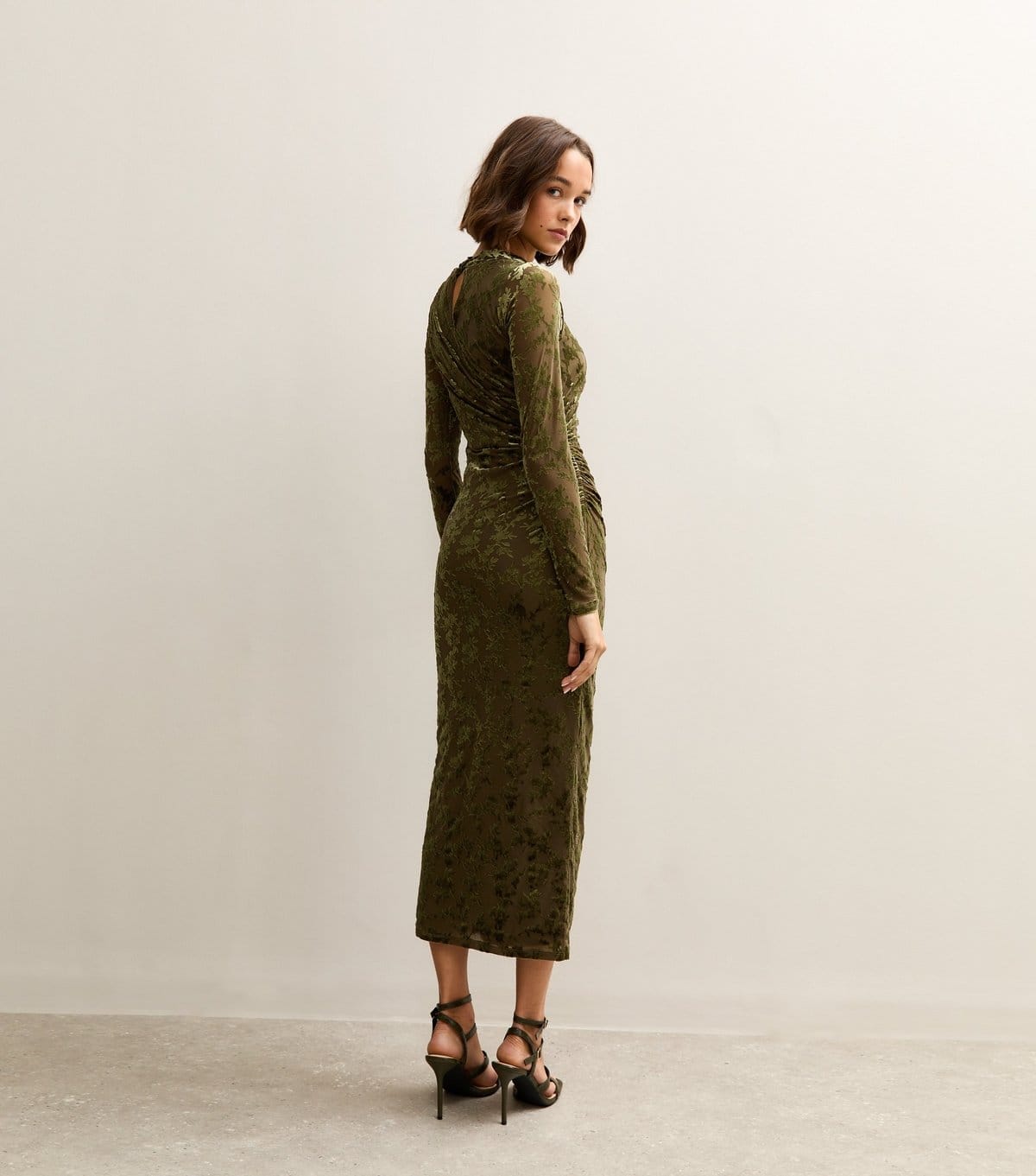 New Look Women's Light Khaki Velvet Floral Devore Long Sleeve Midaxi Dress New Look - 4