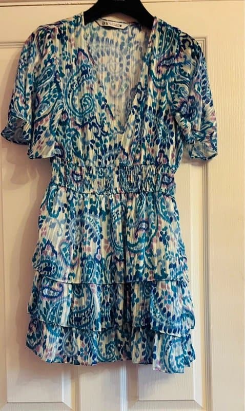 Zara Zara cute ruffle stretch waist plunge party holiday wedding festival same day post