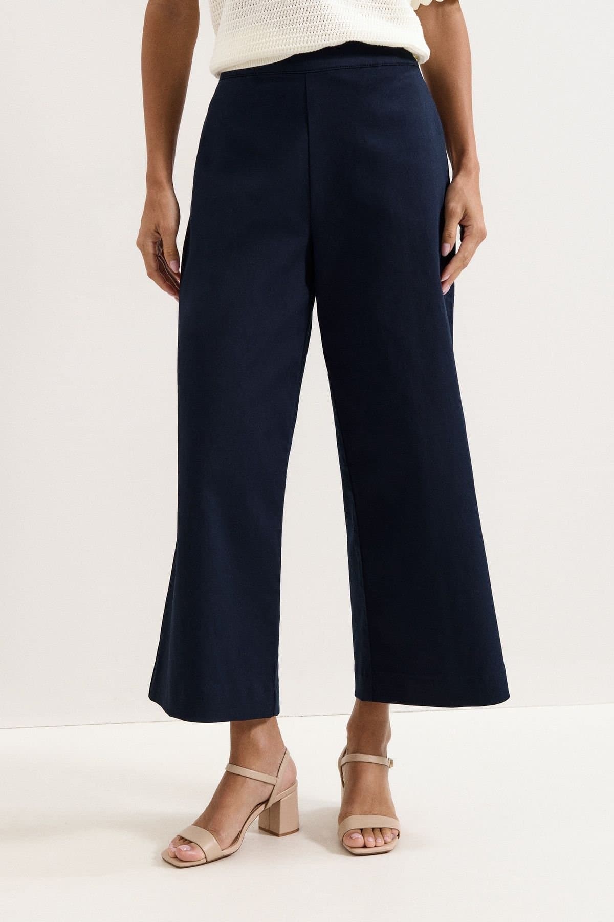 Phase Eight Phase Eight Women's Sylvie Wide Leg Cropped Trouser in Dark Navy