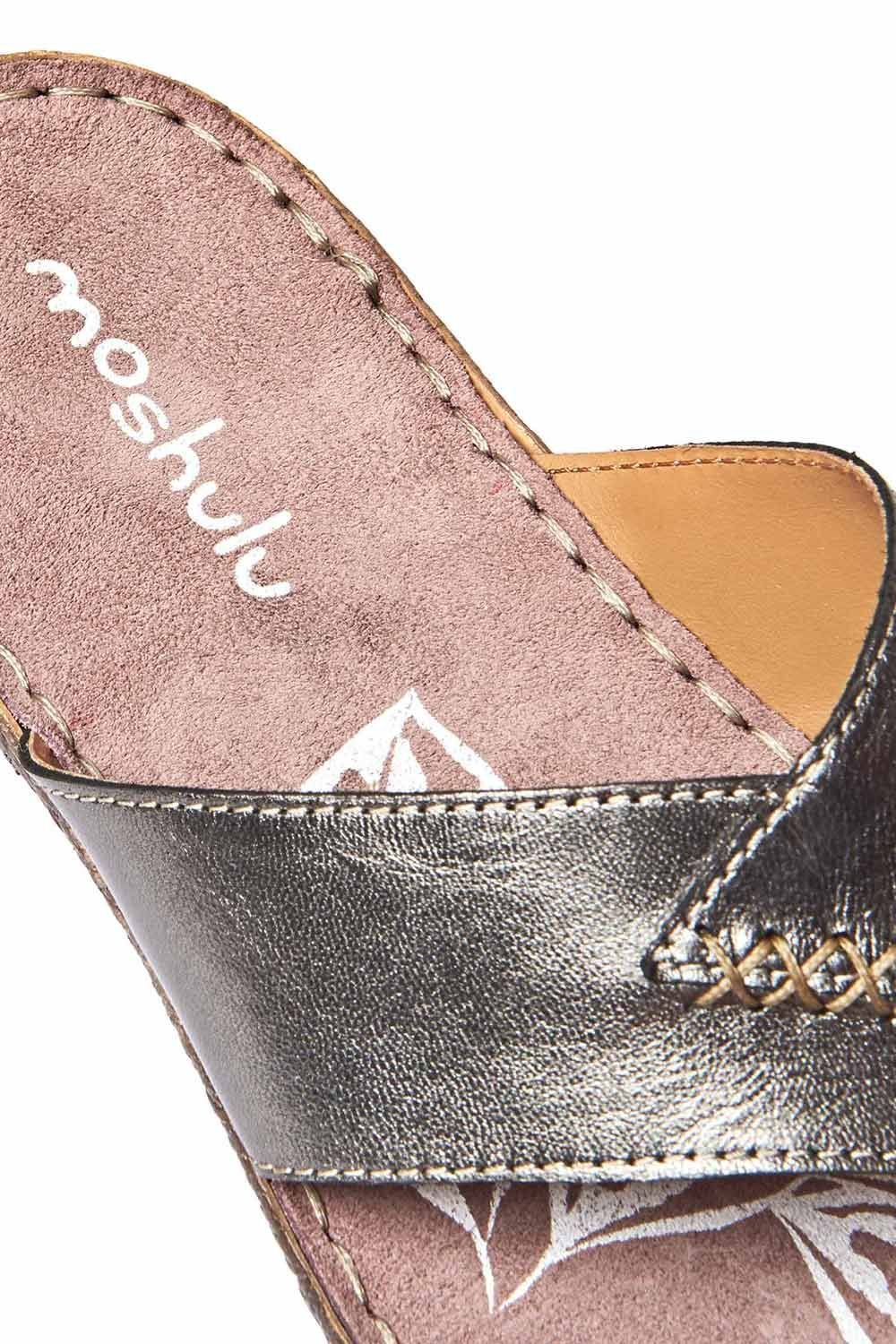 Moshulu Moshulu Women's 'Seville Metallic' Toe-Loop Comfort Sandals in Metallic Silver - 3