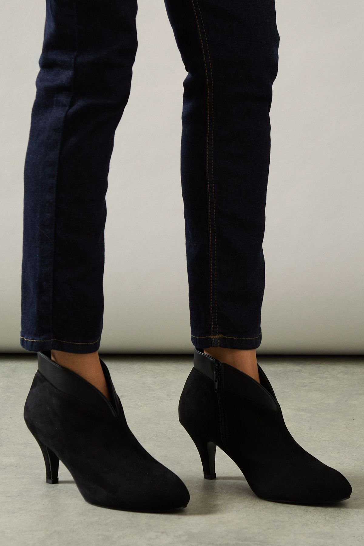 Wallis Wallis Women's Wide Fit Ashleigh Pointed Shoe Boots in Natural Black - 3