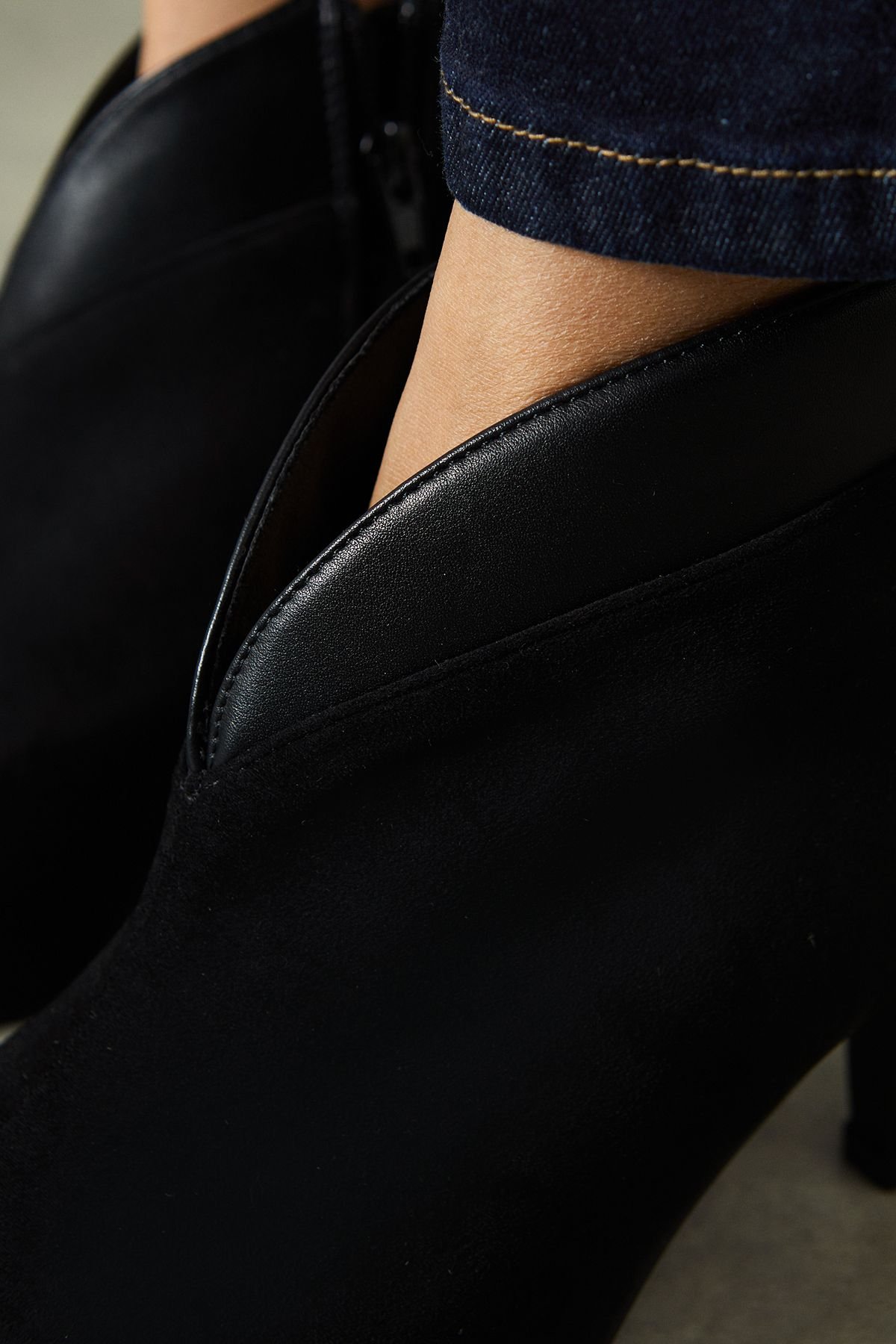 Wallis Wallis Women's Wide Fit Ashleigh Pointed Shoe Boots in Natural Black - 4