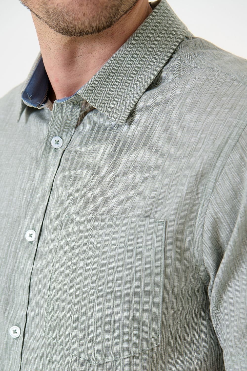 Saltwell Saltwell Men's Micro Stripe Linen Rich Short Sleeve Shirt in Green - 4