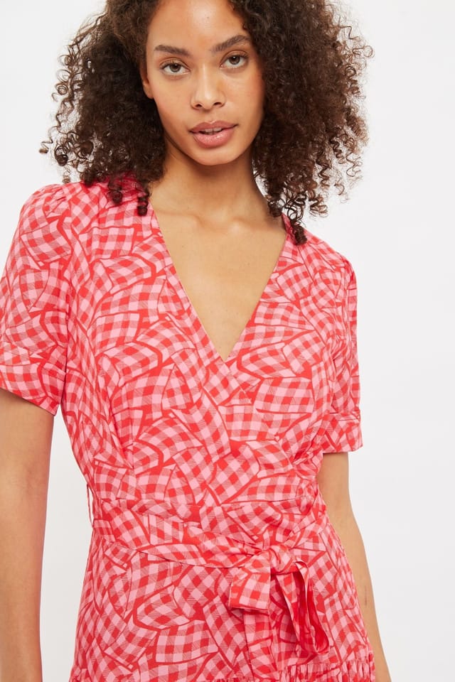 Louche Louche Women's Emin Gingham Twist Print Tiered Short Sleeve Midi Dress in Red - 3