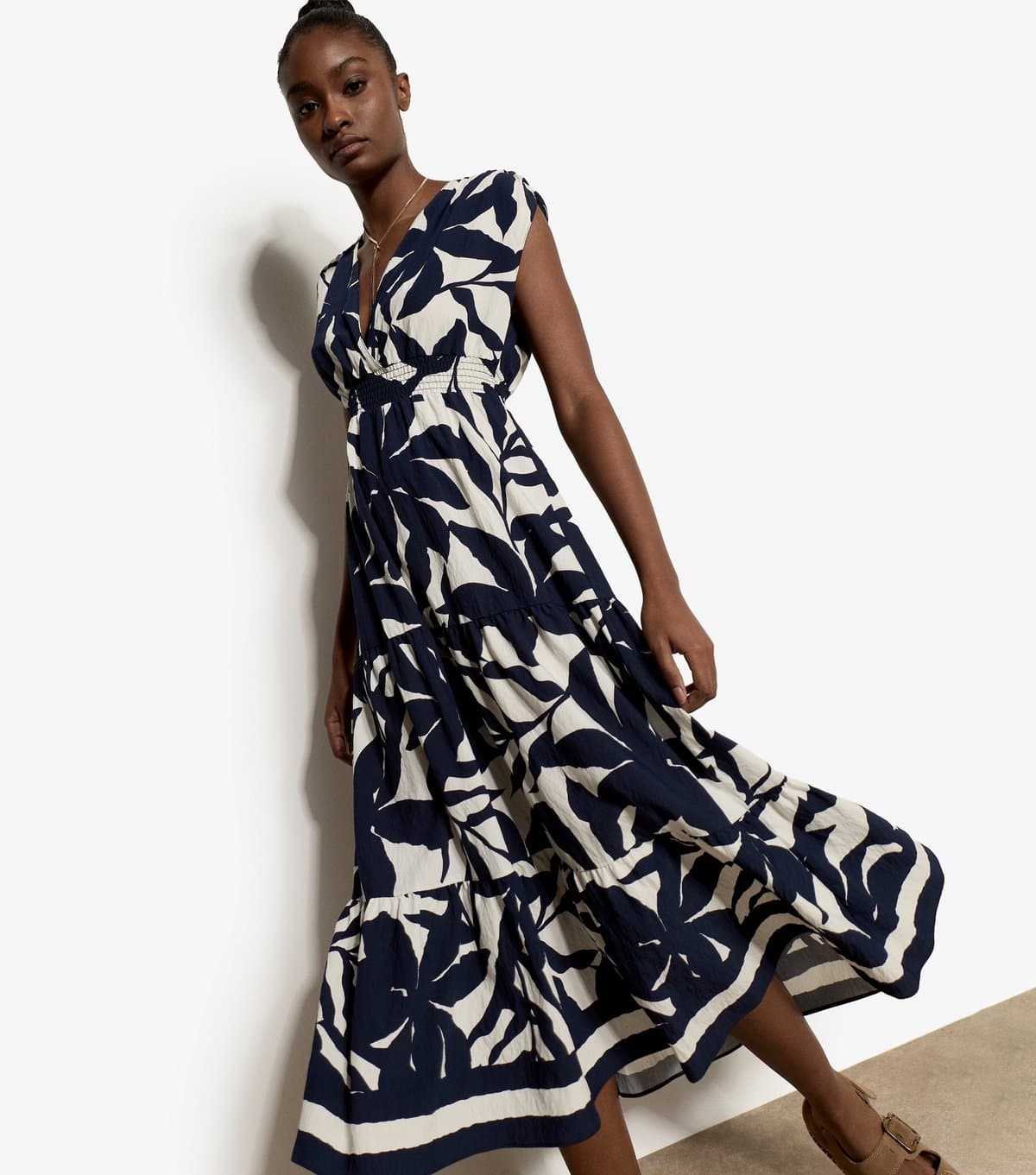 Apricot Women's Blue Floral Silhouette Print Midi Dress Apricot New Look