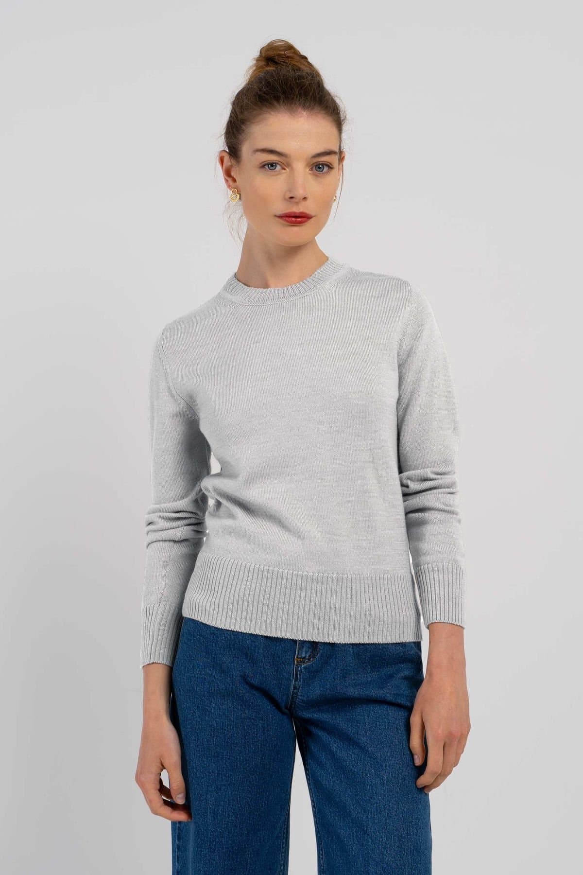 Kettlewell Kettlewell Women's Minna Long Sleeve Crew Neck Sweater in Light Grey