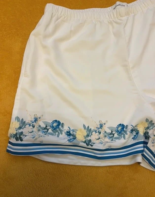 Abercrombie & Fitch Abercrombie & Fitch shorts in satin