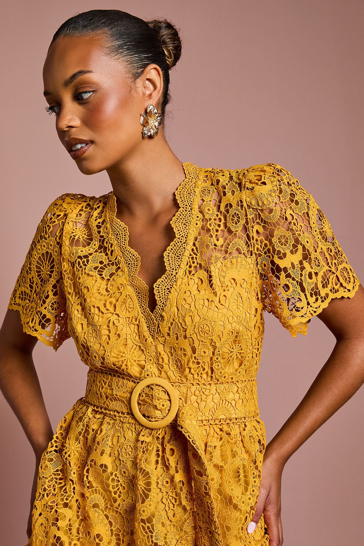 Coast Coast Women's Petite Short Sleeve V Neck Tiered Lace Midi Dress in Gold - 4