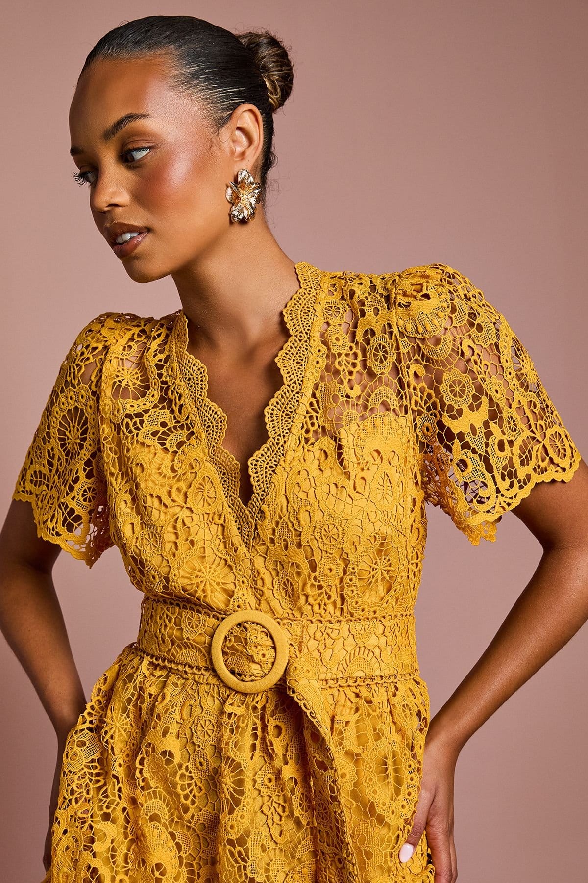Coast Coast Women's Petite Short Sleeve V Neck Tiered Lace Midi Dress in Gold - 4