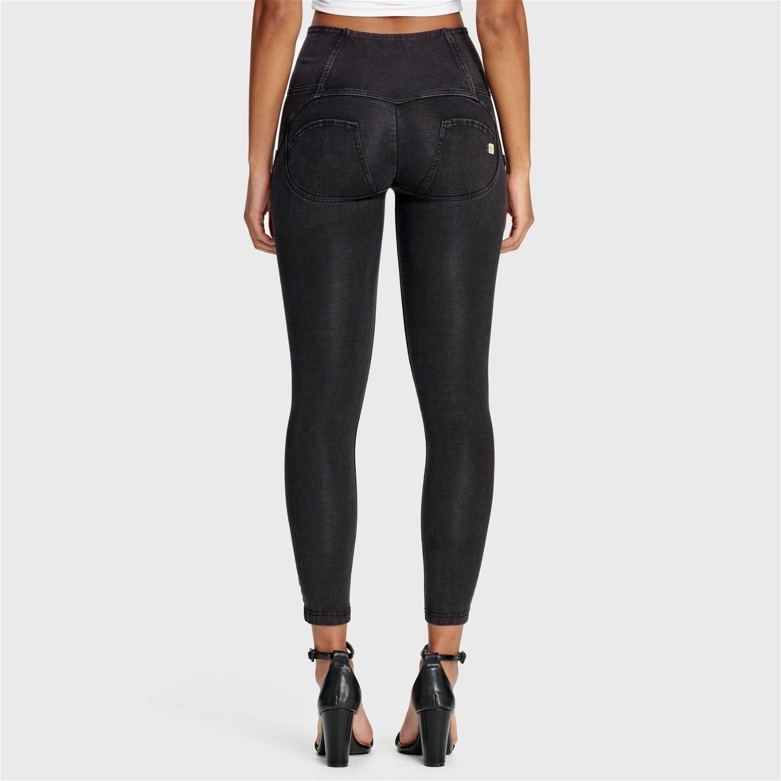 Freddy Freddy Women's WR.UP Denim - 3 Button High Waisted - 7/8 Length Jeans in Black - 4