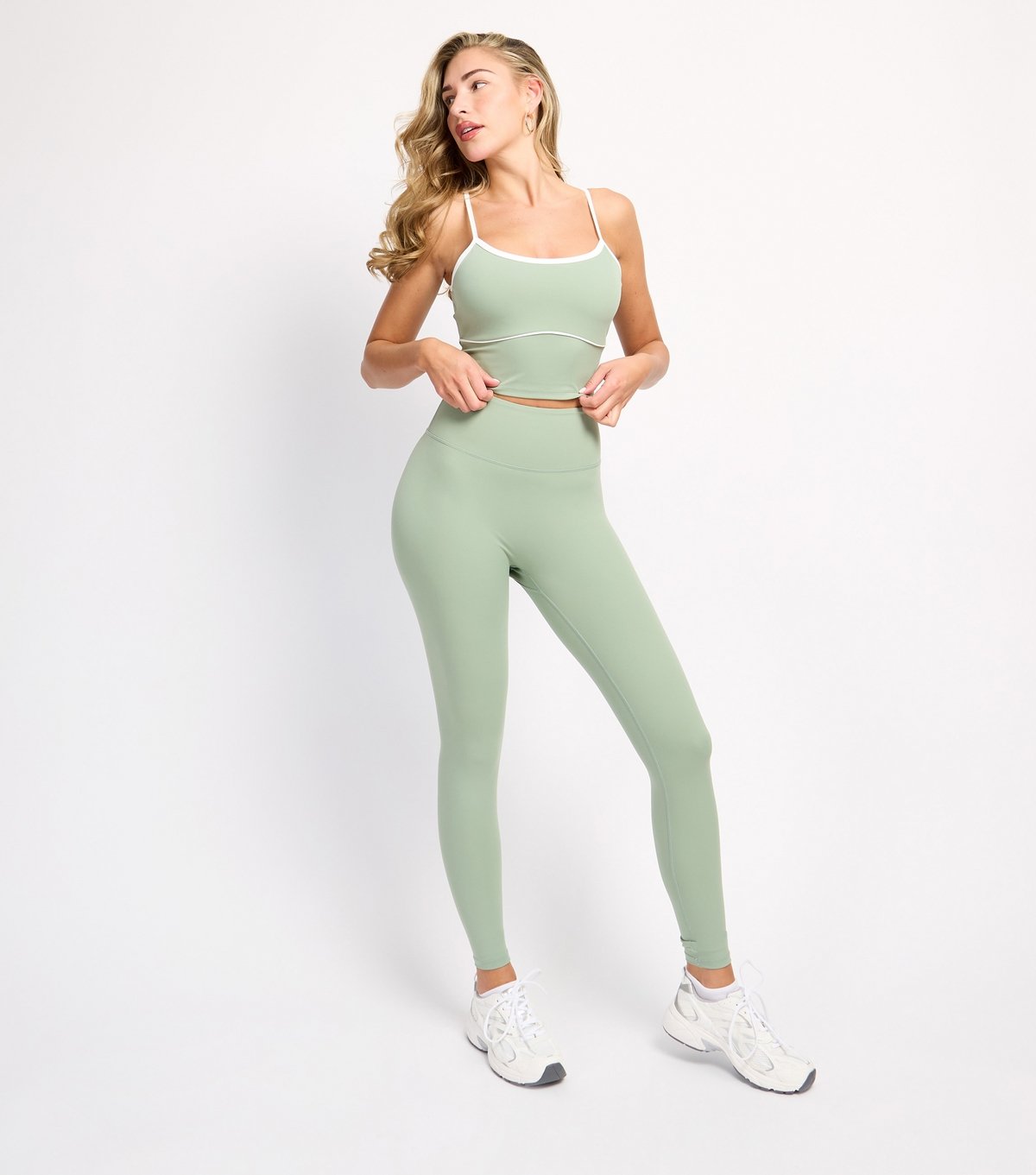 Rise Women's by Zara McDermott Green Contrast Trim Crop Top Rise New Look - 4