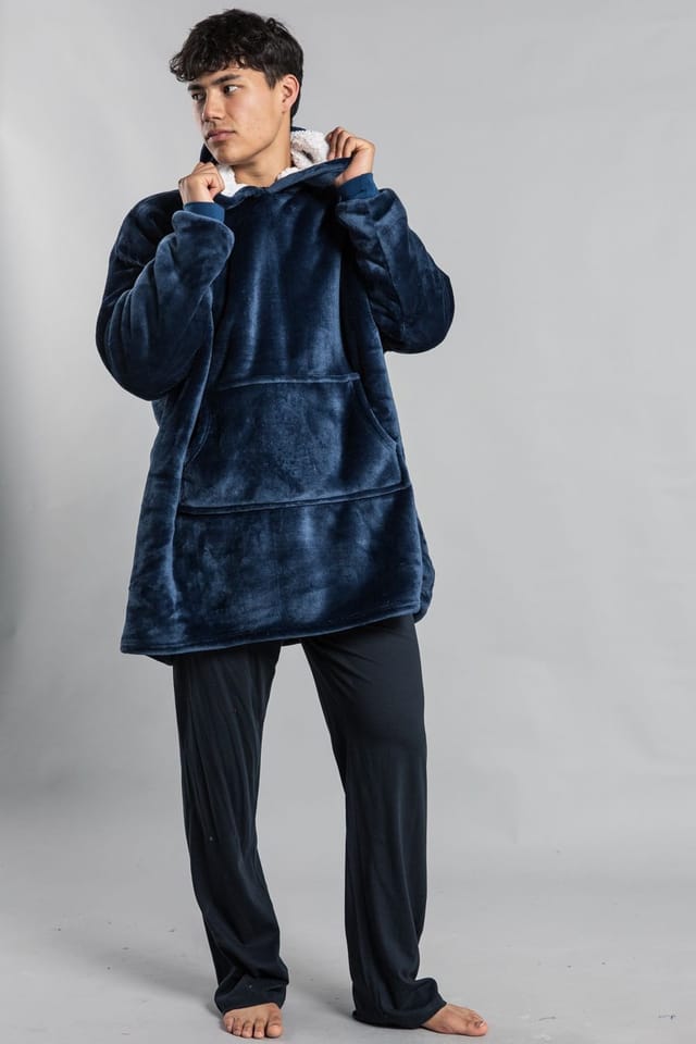 Tokyo Laundry Tokyo Laundry Men's Hooded Blanket with Kangaroo Pocket in Navy - 3