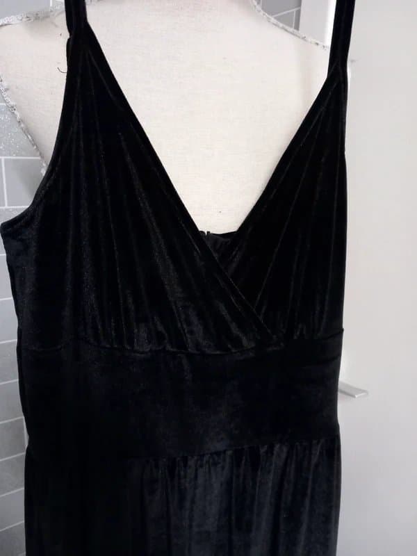 White Label Black velvet jumpsuit size xxl fit uk 16/18