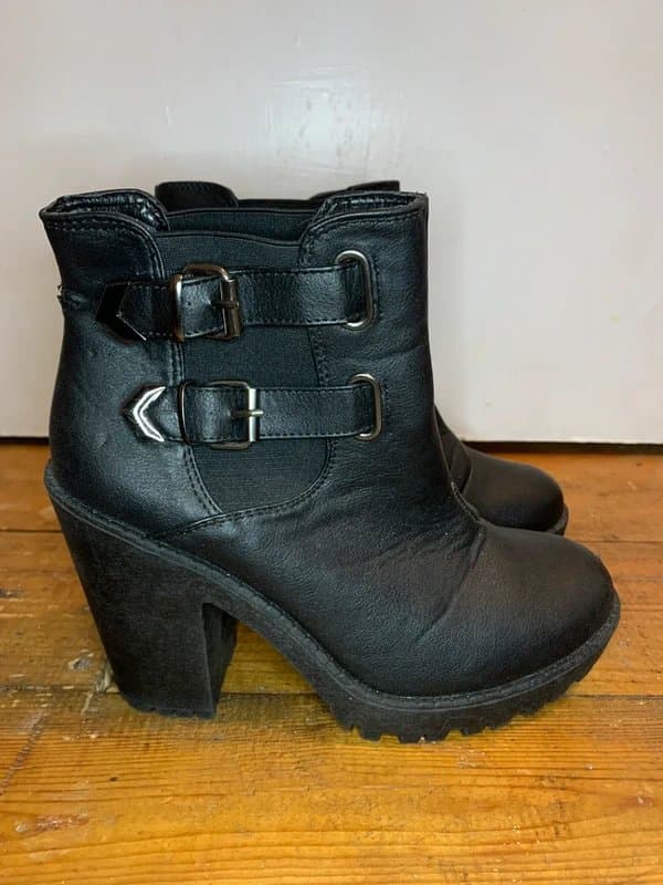 New Look Faux Leather Elasticated Heeled Ankle Boots With Buckles