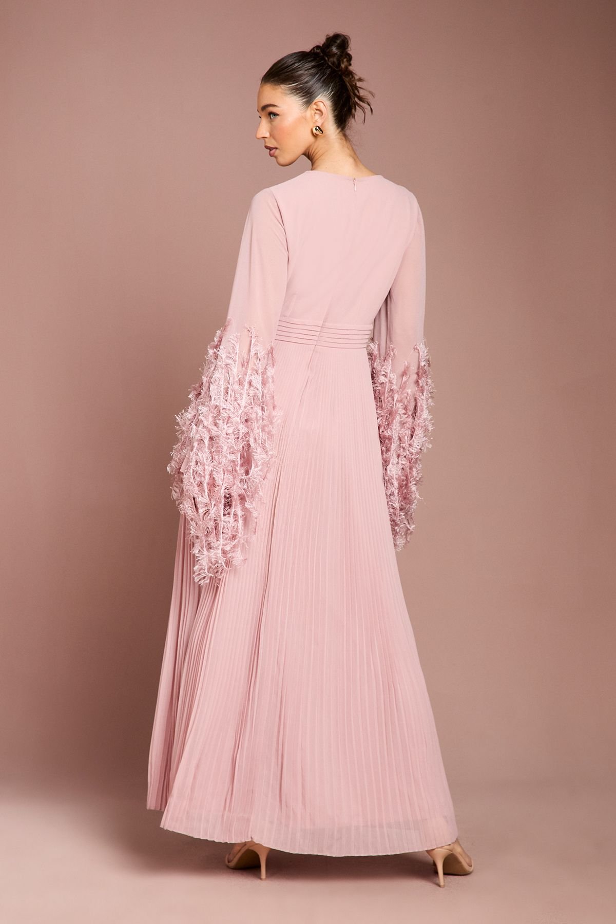 Coast Coast Women's Feather Cuff V Neck Georgette Maxi Dress in Blush - 3