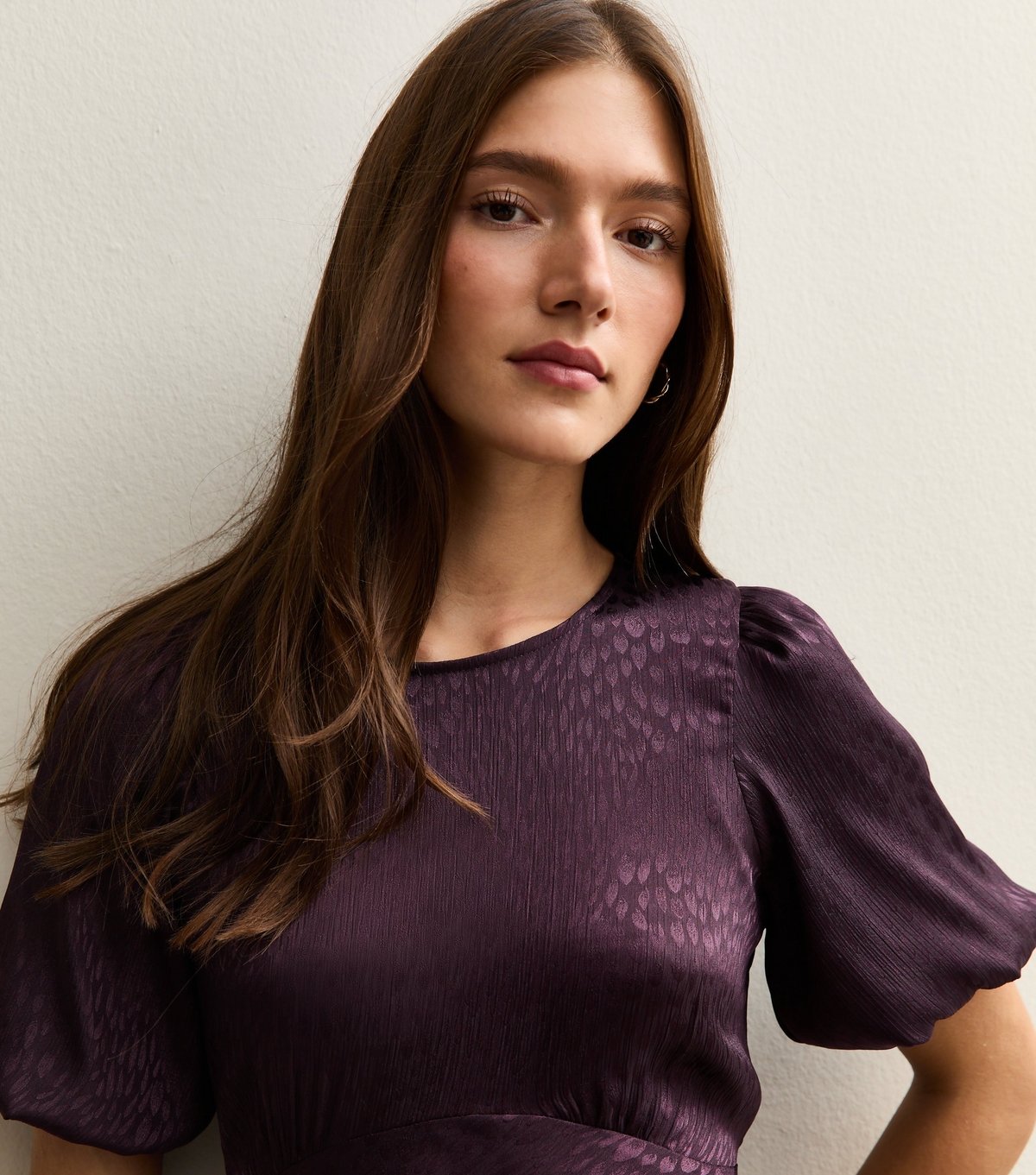 New Look Women's Dark Burgundy Feather Jacquard Satin Midi Dress New Look - 3