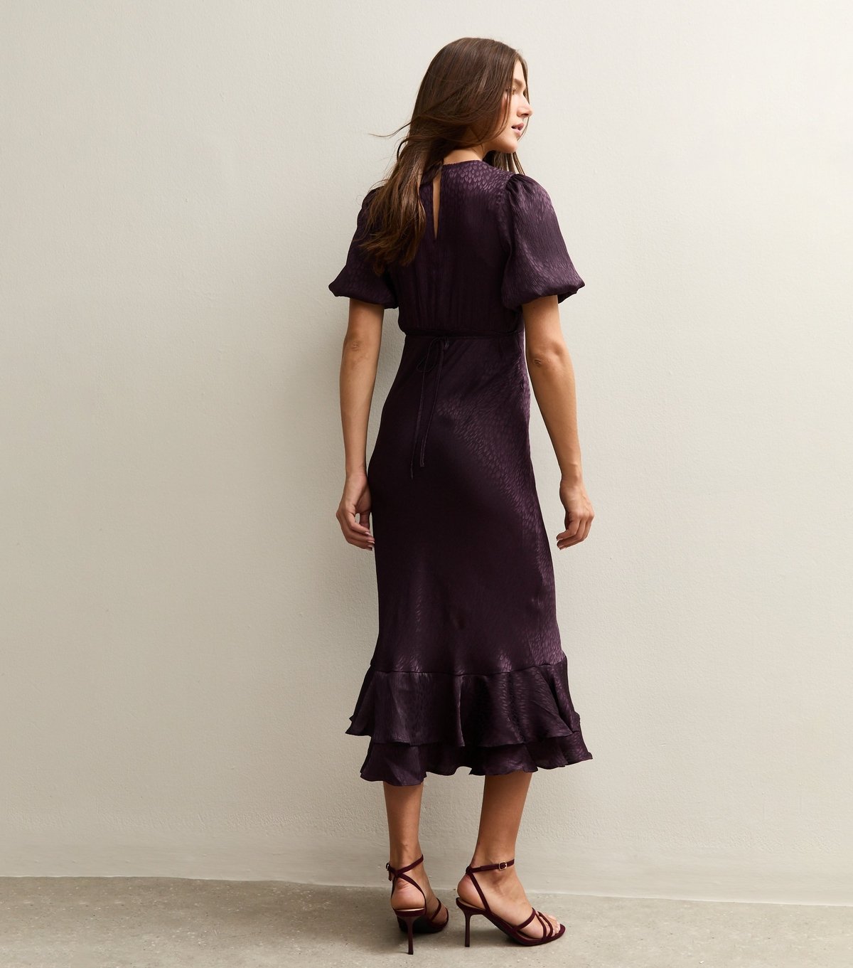 New Look Women's Dark Burgundy Feather Jacquard Satin Midi Dress New Look - 4