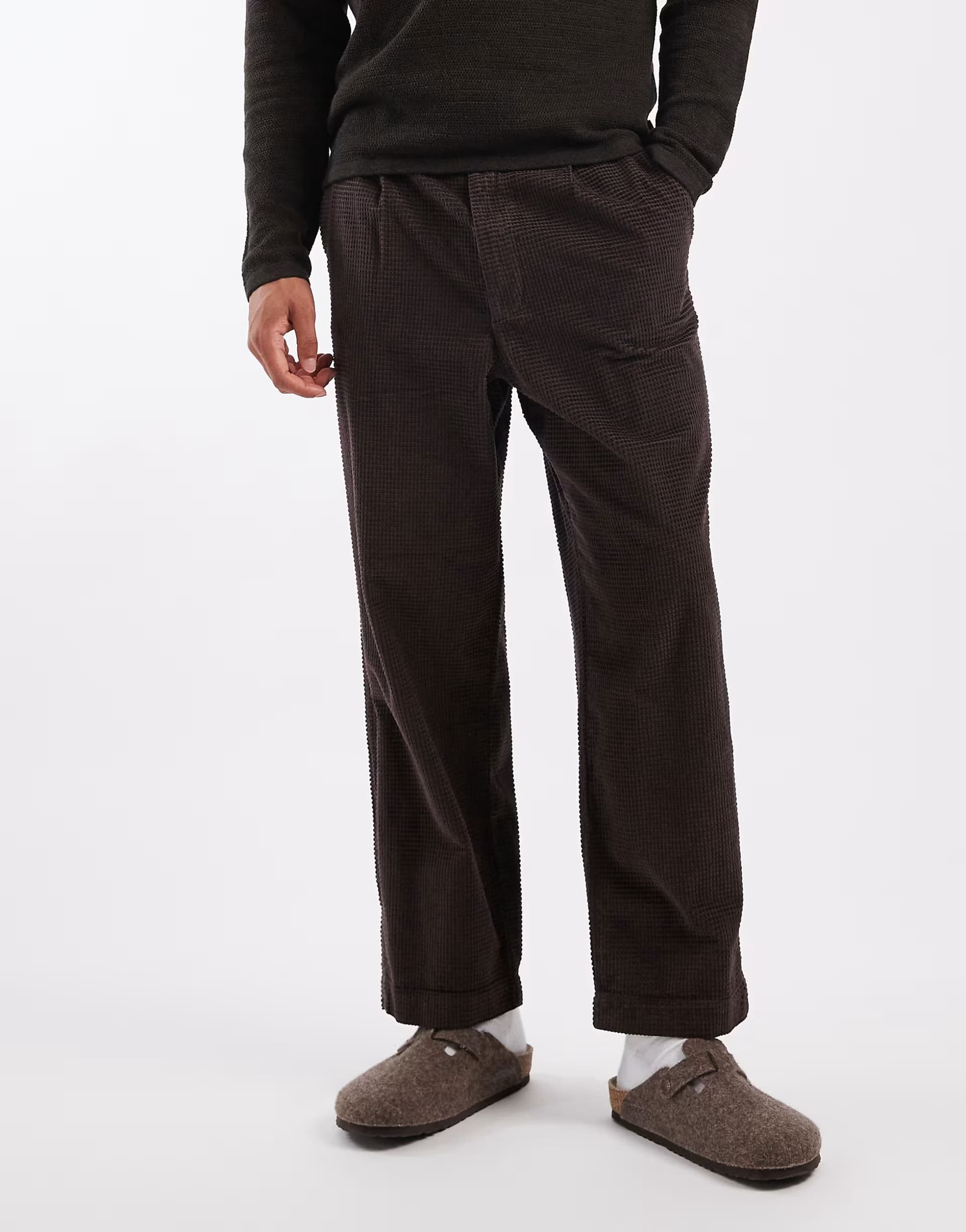 ASOS ASOS DESIGN relaxed tapered trousers in brown bubble corduroy