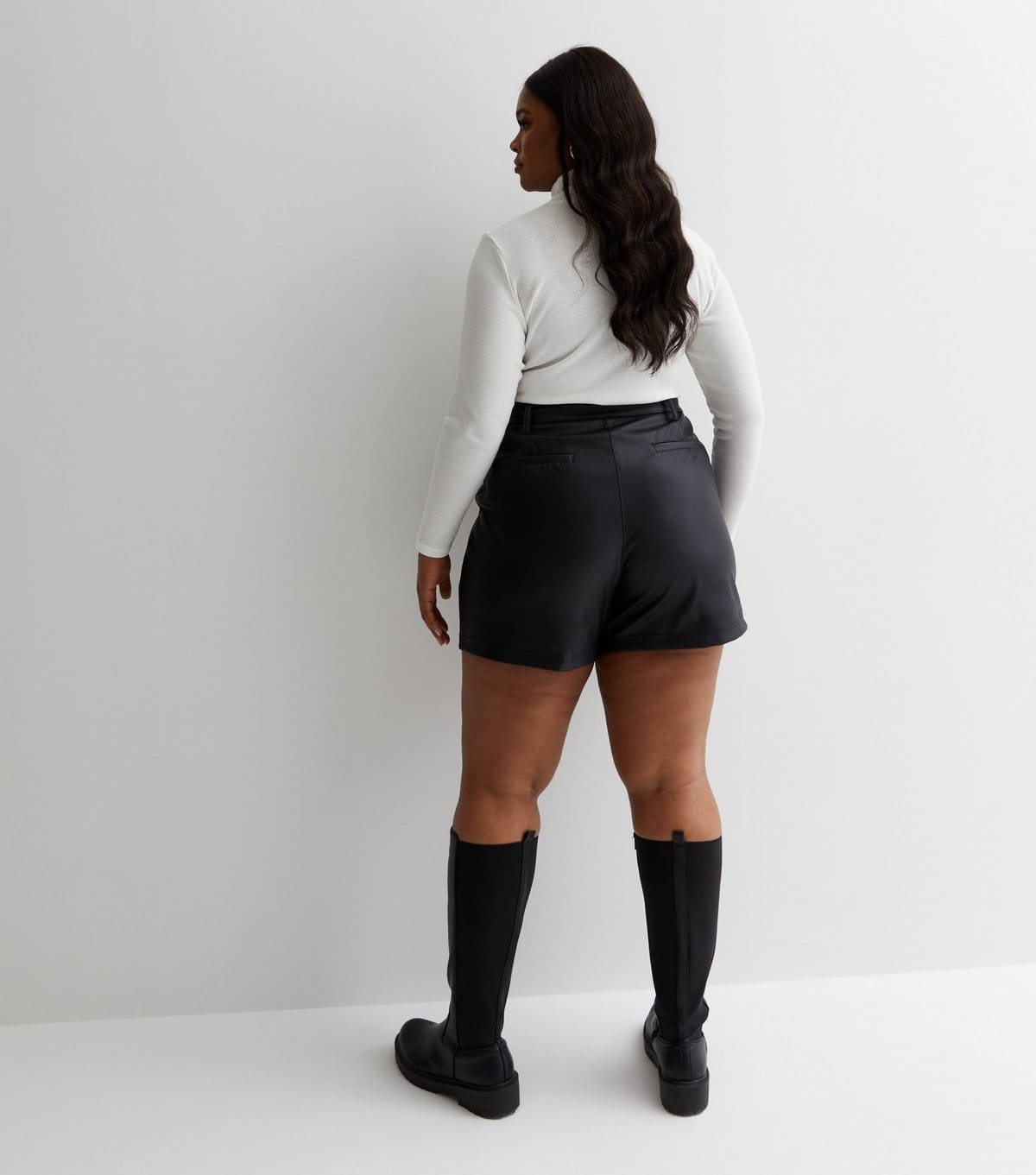 New Look Women's Plus Size Black Leather-Look Belted Shorts Curves New Look - 4