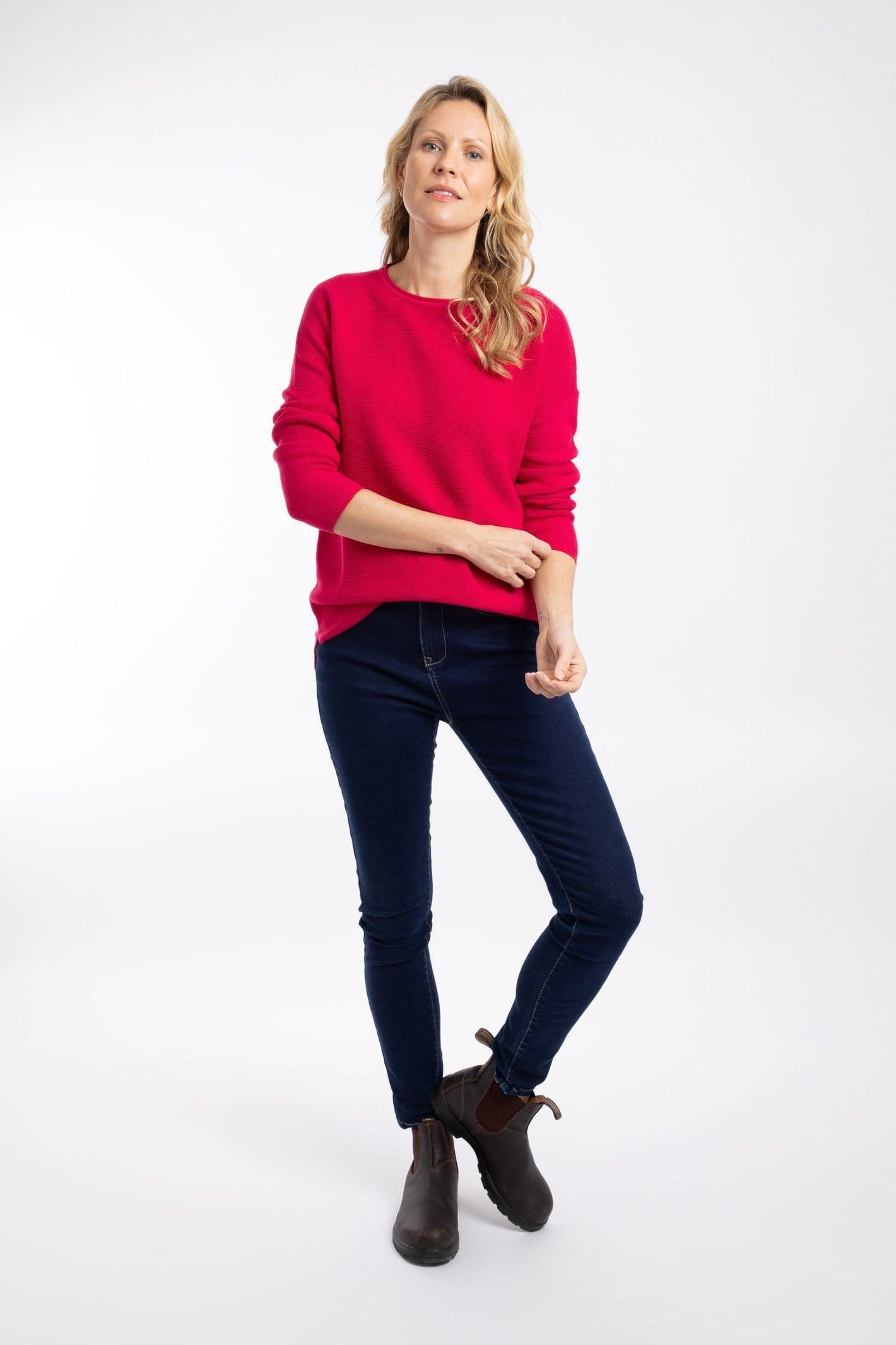 Weird Fish Weird Fish Women's Dalla Knitted Crew Neck Jumper in Scarlet - 4