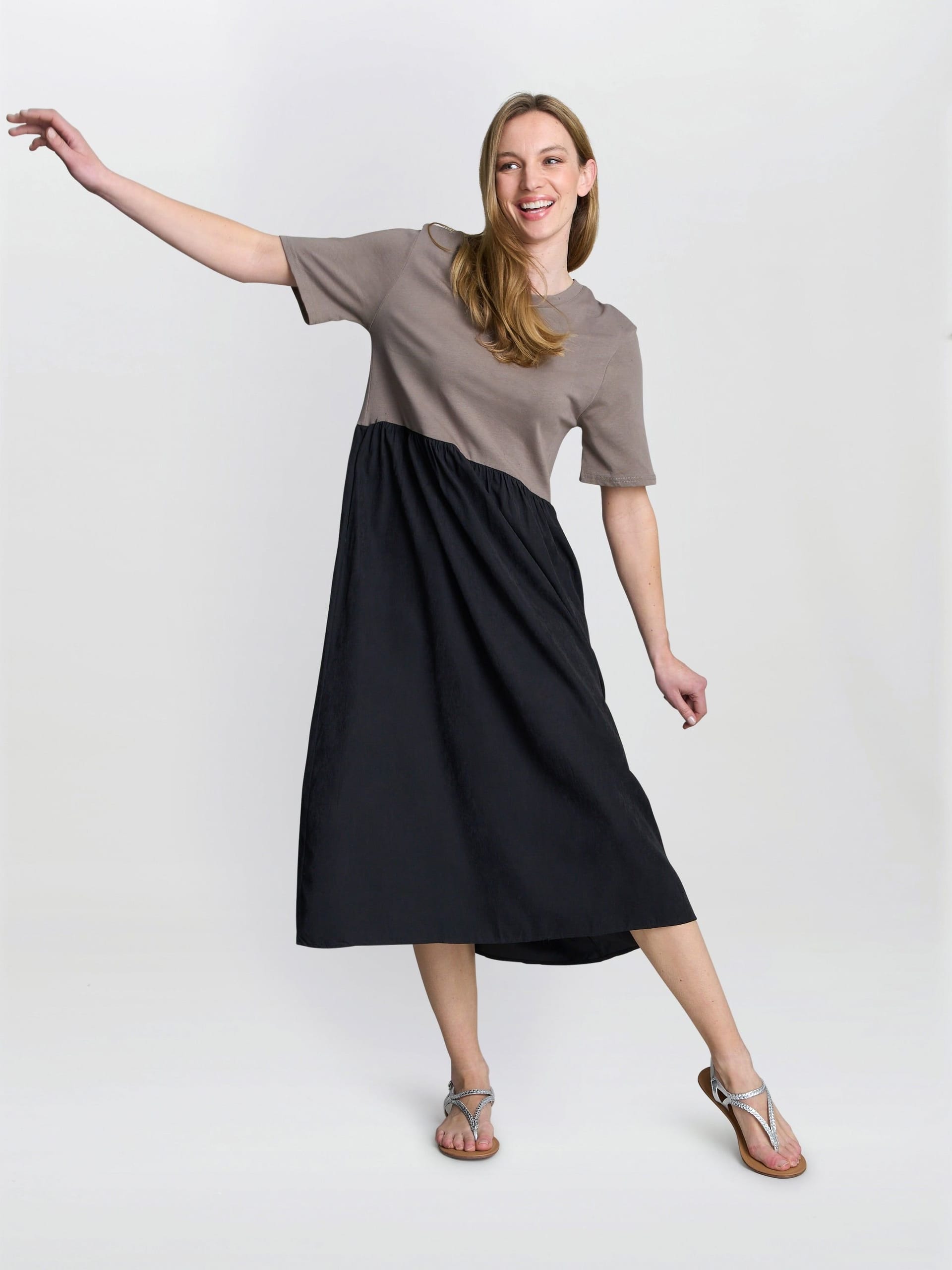 Gina Bacconi Gina Bacconi Women's Cat Two Tone T-Shirt Dress in Black - 4