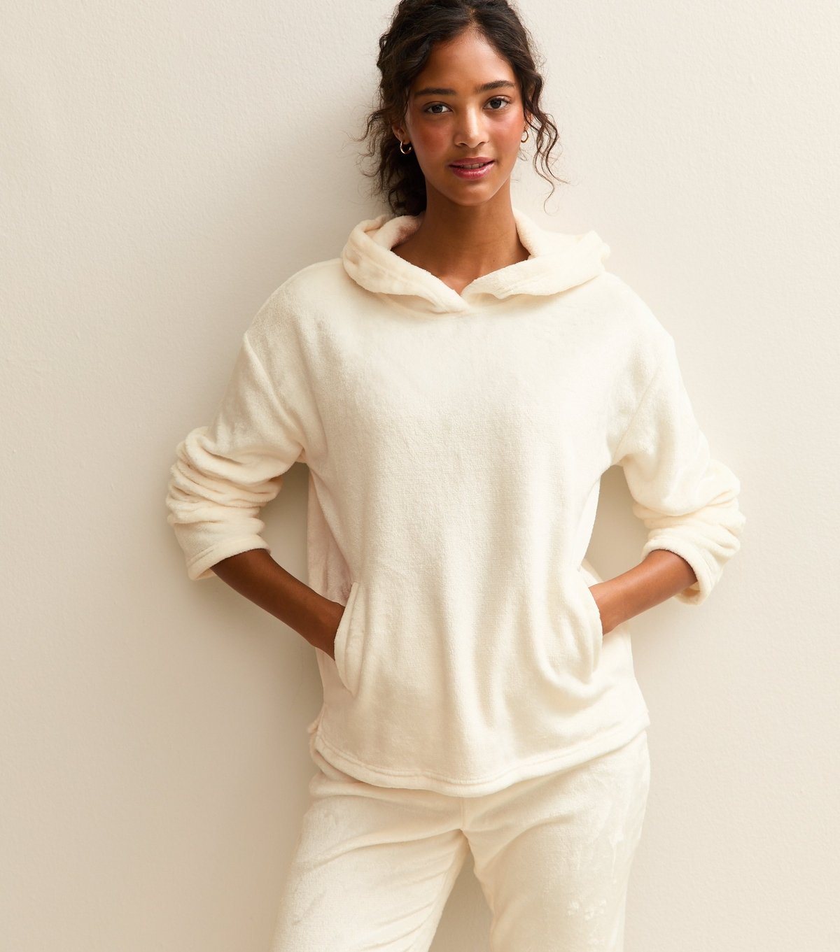 New Look Women's Off White Fluffy Relaxed Hoodie New Look - 2