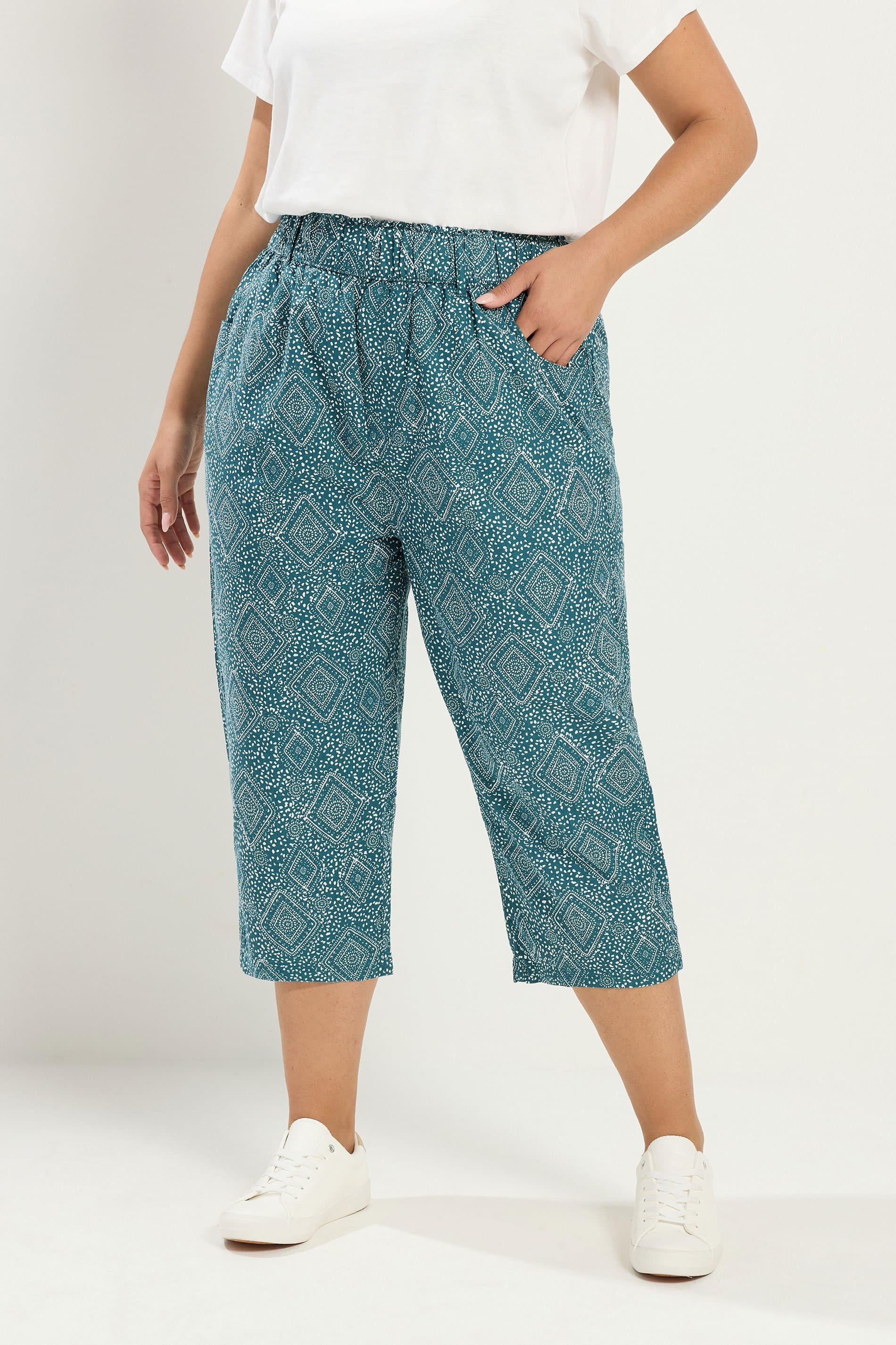 Yours Plus Size Green Paisley Cropped Trousers