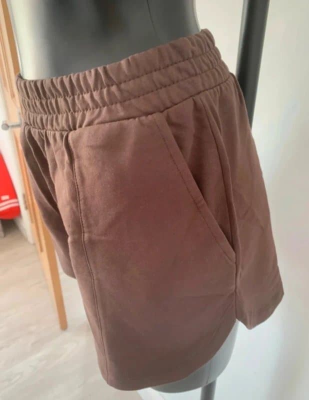 ASOS Asos Design Sweat Short Co-Ord With Pintuck in Organic Cotton in Chocolate Brown