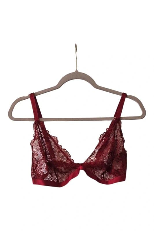 ASOS Design Red lace bra with floral detailing.Size XL