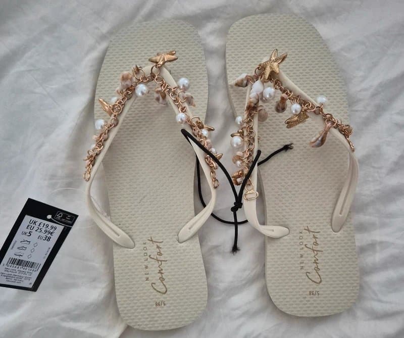 New Look Embellished seashell sandals
