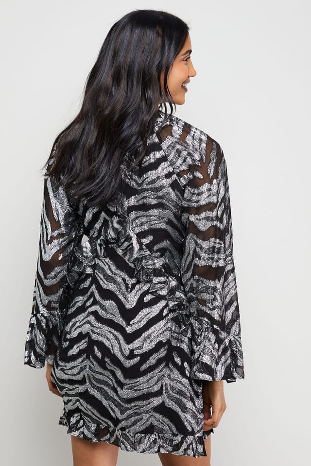 Warehouse Warehouse Women's Flippy Hem Volume Sleeve Viscose Zebra Jacquard Dress in Black - 3