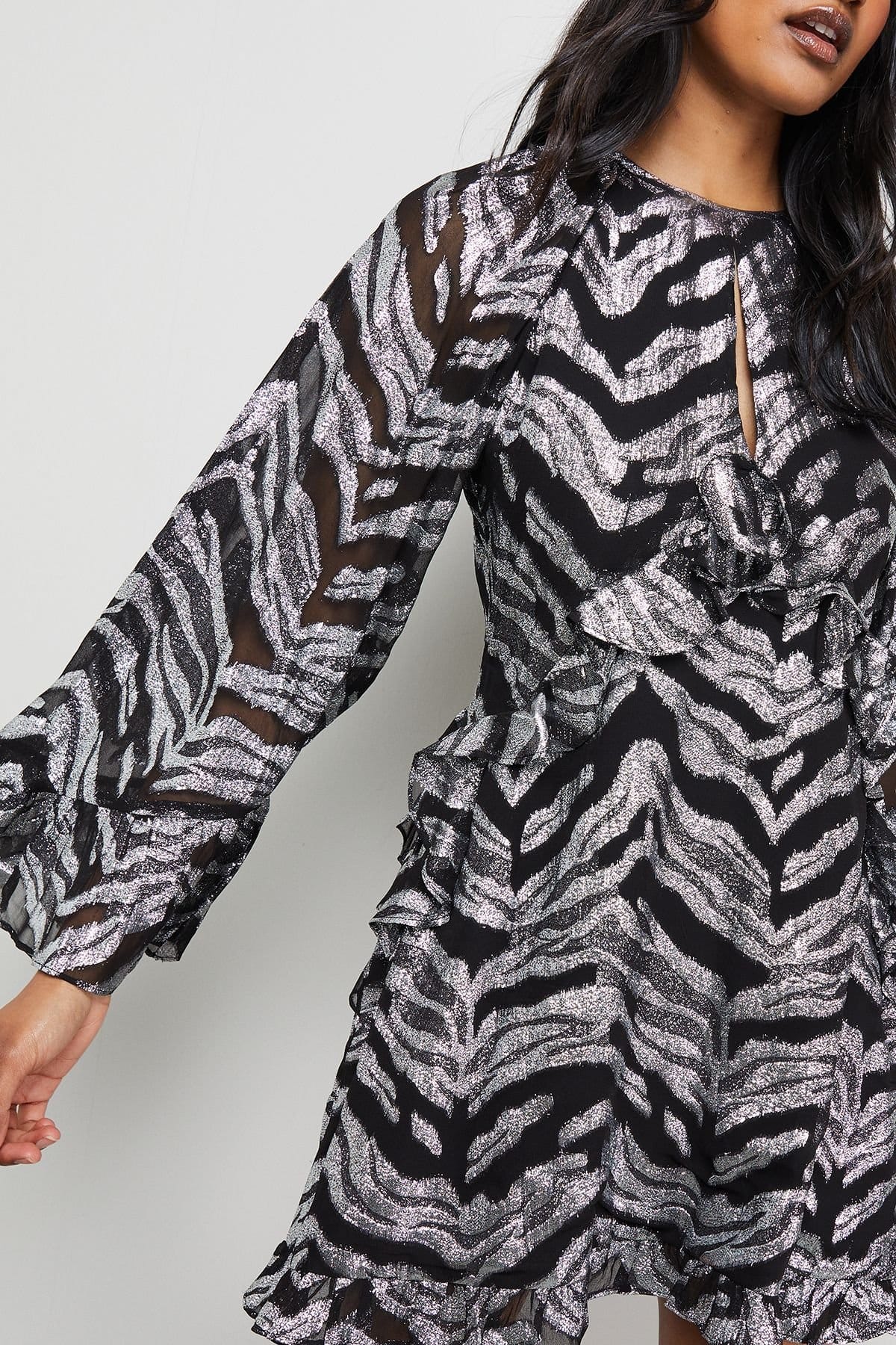 Warehouse Warehouse Women's Flippy Hem Volume Sleeve Viscose Zebra Jacquard Dress in Black - 4