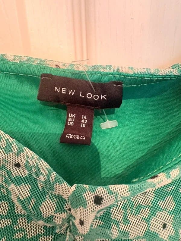 New Look New Look Green Floral Ruched Top – Size 14