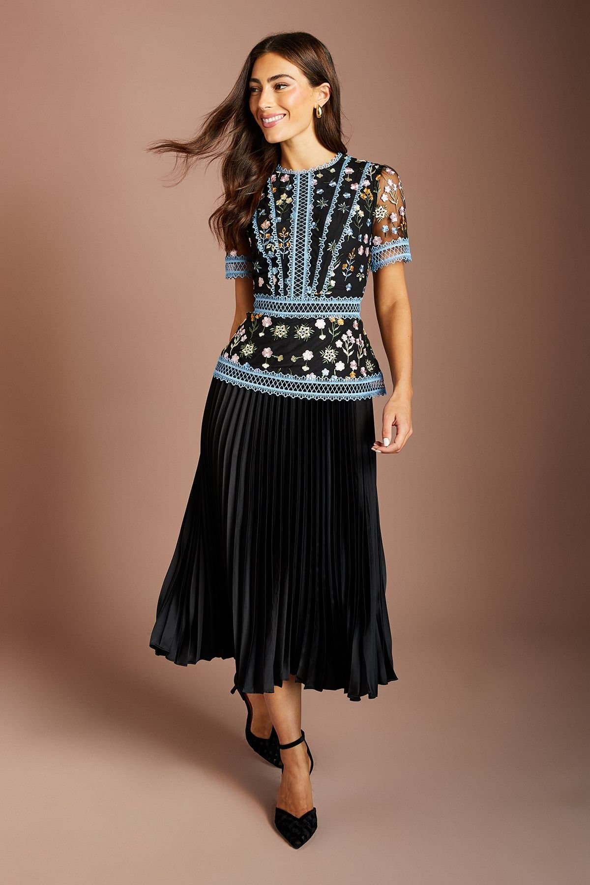 Coast Coast Women's Short Sleeve Embroidered Pleated Skirt Midi Dress in Black