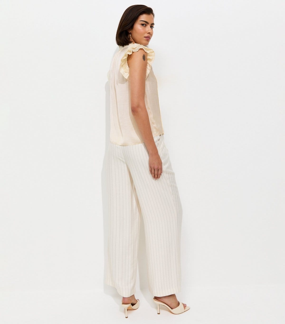 New Look Women's Cream Frilly Cap Sleeve Tie Neck Top New Look - 4
