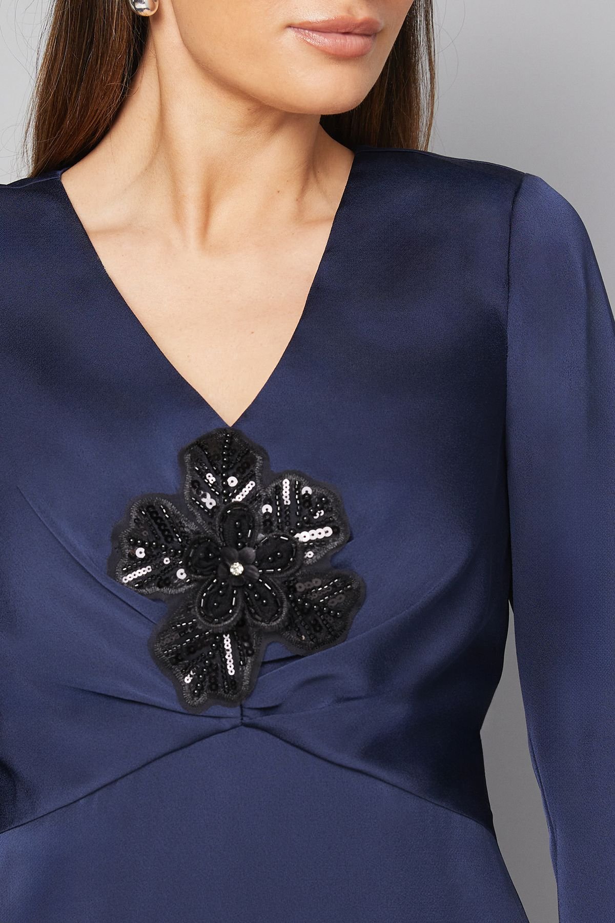 Wallis Wallis Women's Satin Sequin Flower Midi Dress in Midnight - 4