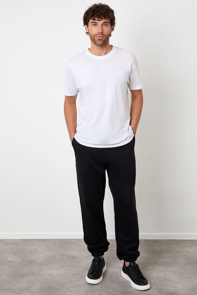 Threadbare Threadbare Men's Relaxed Fit Cuffed Joggers in Black - 3