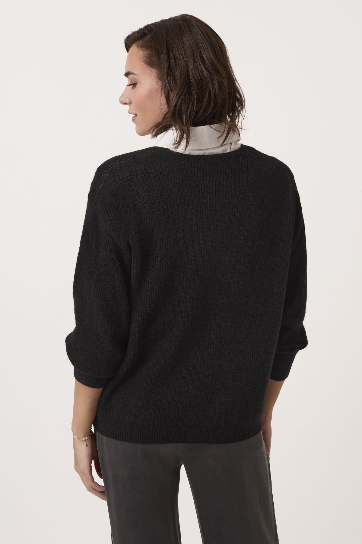 Celtic & Co Celtic & Co Women's Ribbed V-Neck Jumper in Black - 4