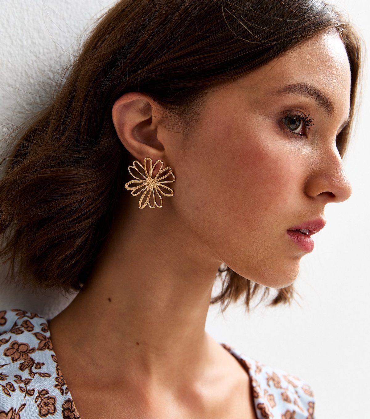 New Look Gold Tone Cut Out Flower Stud Earrings New Look - 2