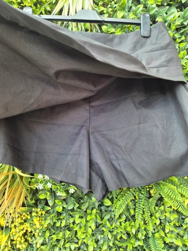 Shein Skorts black size 18 asymmetrical skirt front