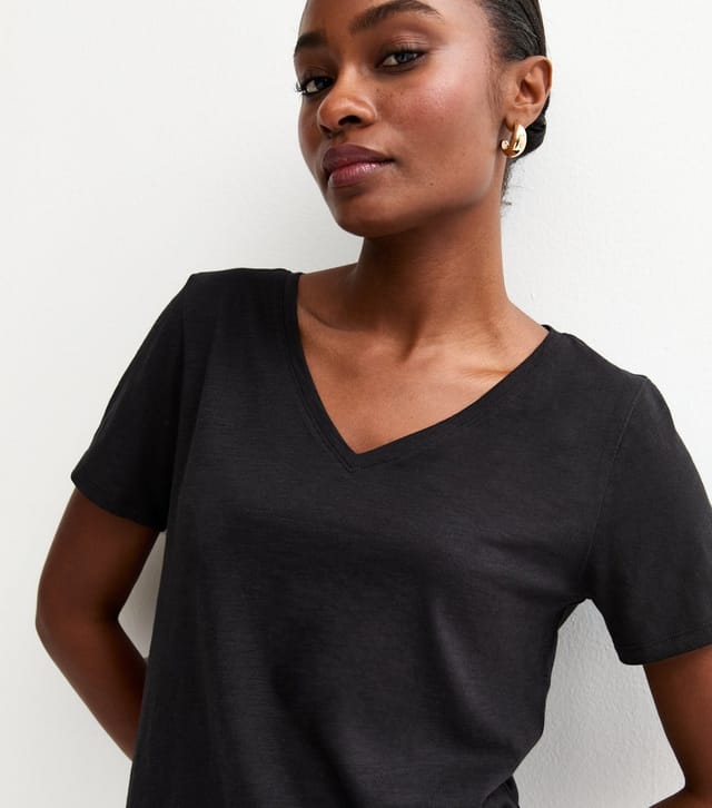 New Look Women's Black Cotton V Neck T-Shirt New Look - 2