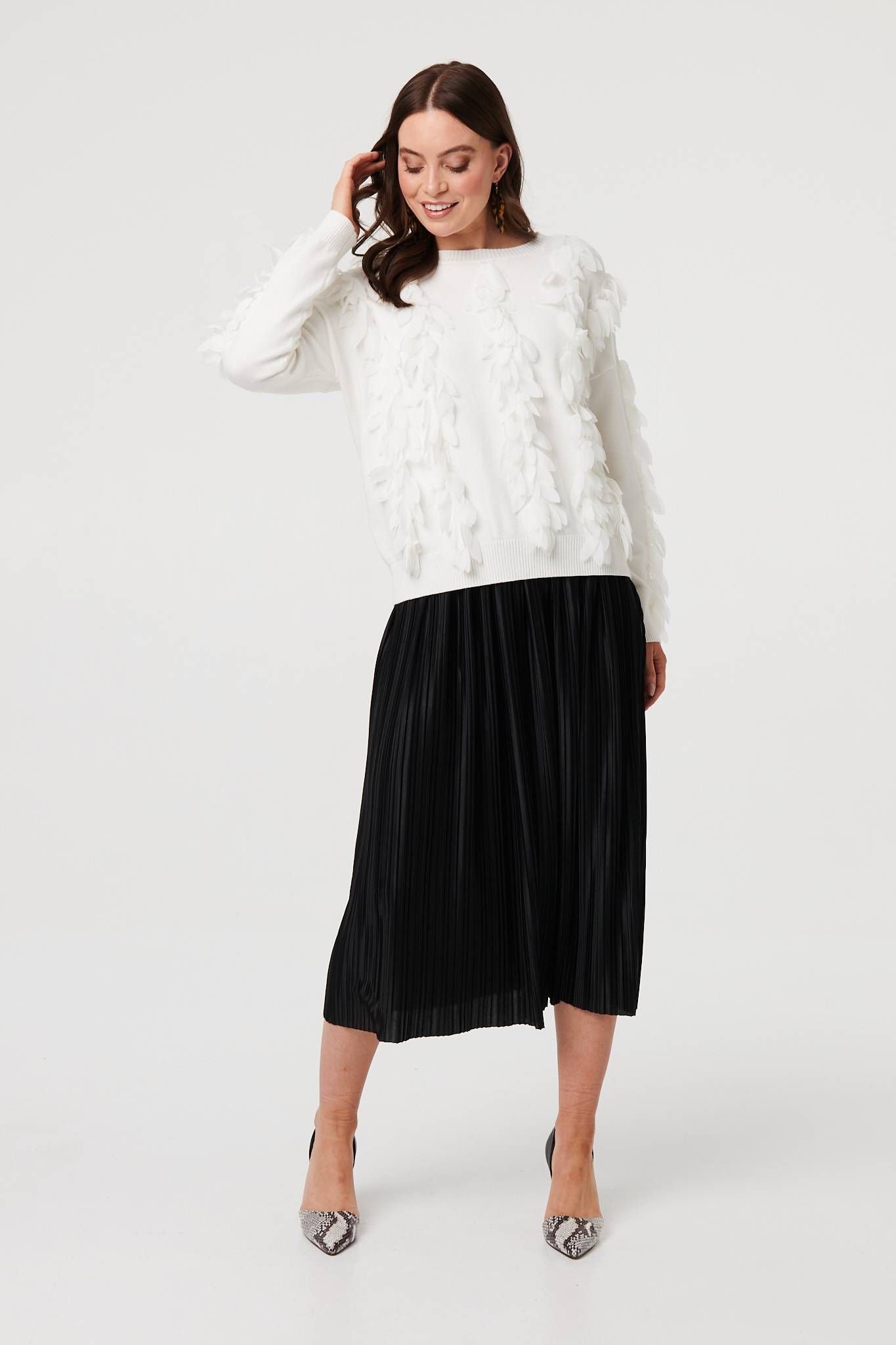 Izabel London Izabel London Women's Feather Embellished Long Sleeve Jumper in White - 4