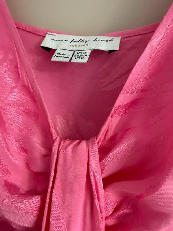 Never Fully Dressed Women’s Never Fully Dressed fuschia pink strappy cami silky maxi dress. Size 16