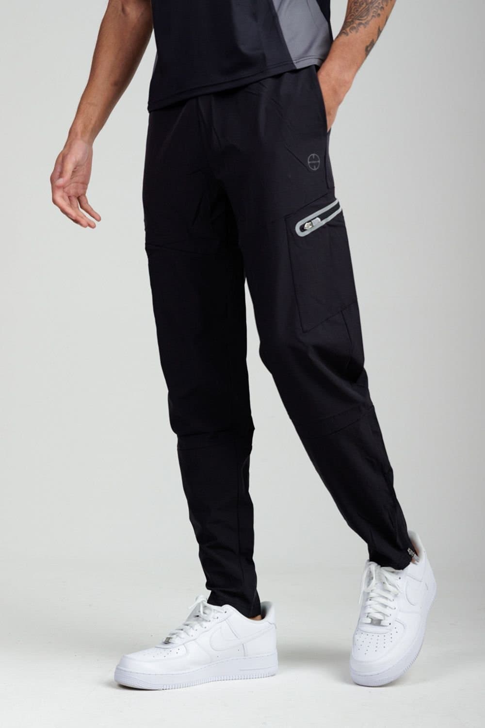 Foray Foray Men's Regular Fit Panelled Technical Joggers in Black