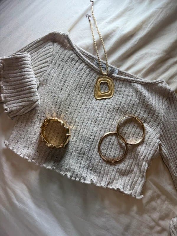 Bershka cropped beige knit sweater