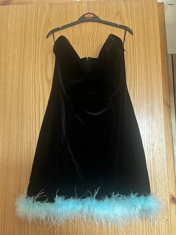 Bershka Bershka velvet dress with blue feathers