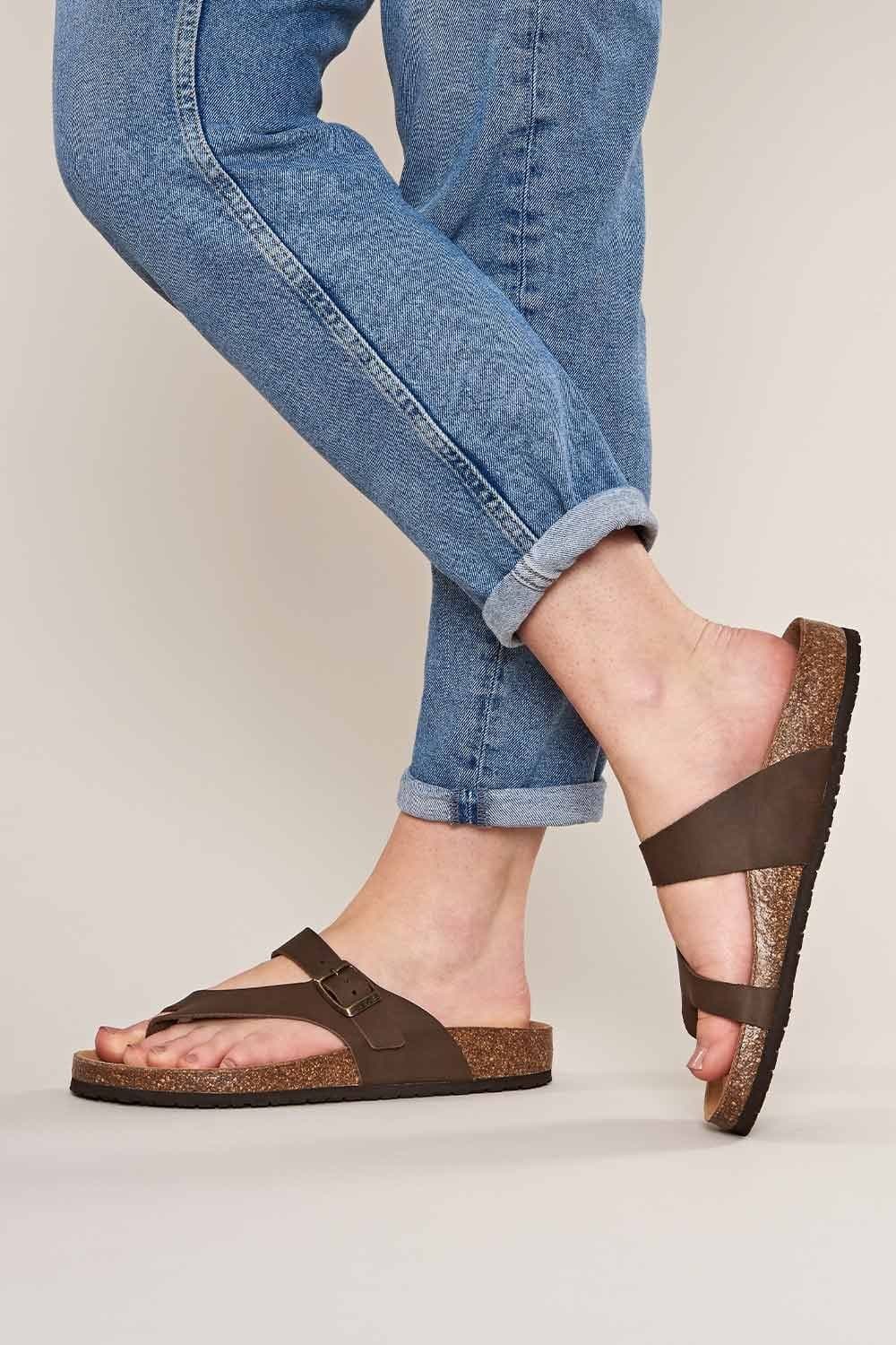 Moshulu Moshulu Women's 'Wilma Waxy' Toe-Post Cork Footbed Sandals in Chocolate