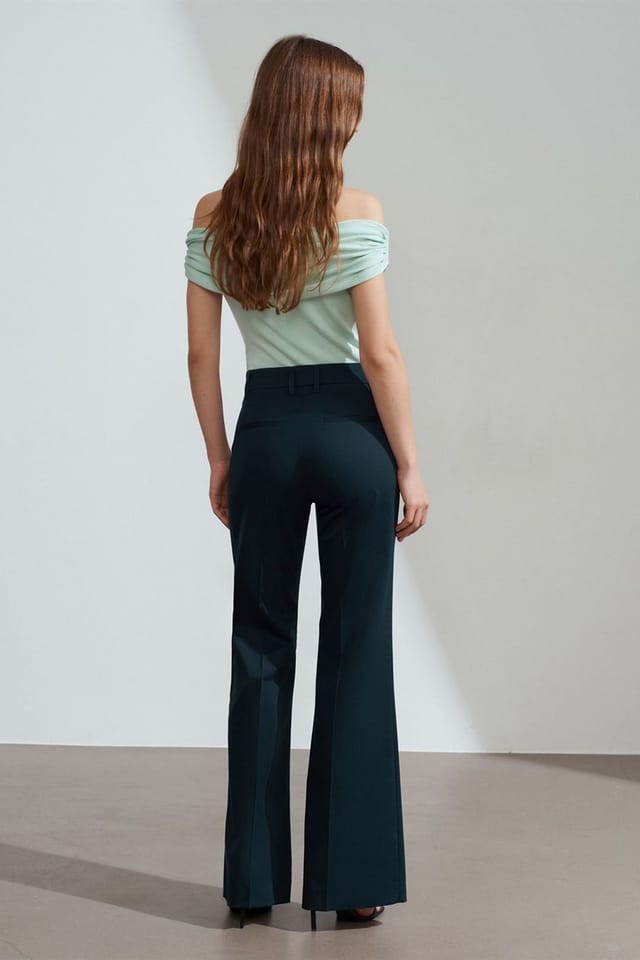 Dilvin Dilvin Women's Women's High-waist Flare Gabardine Pants in Midnight - 2