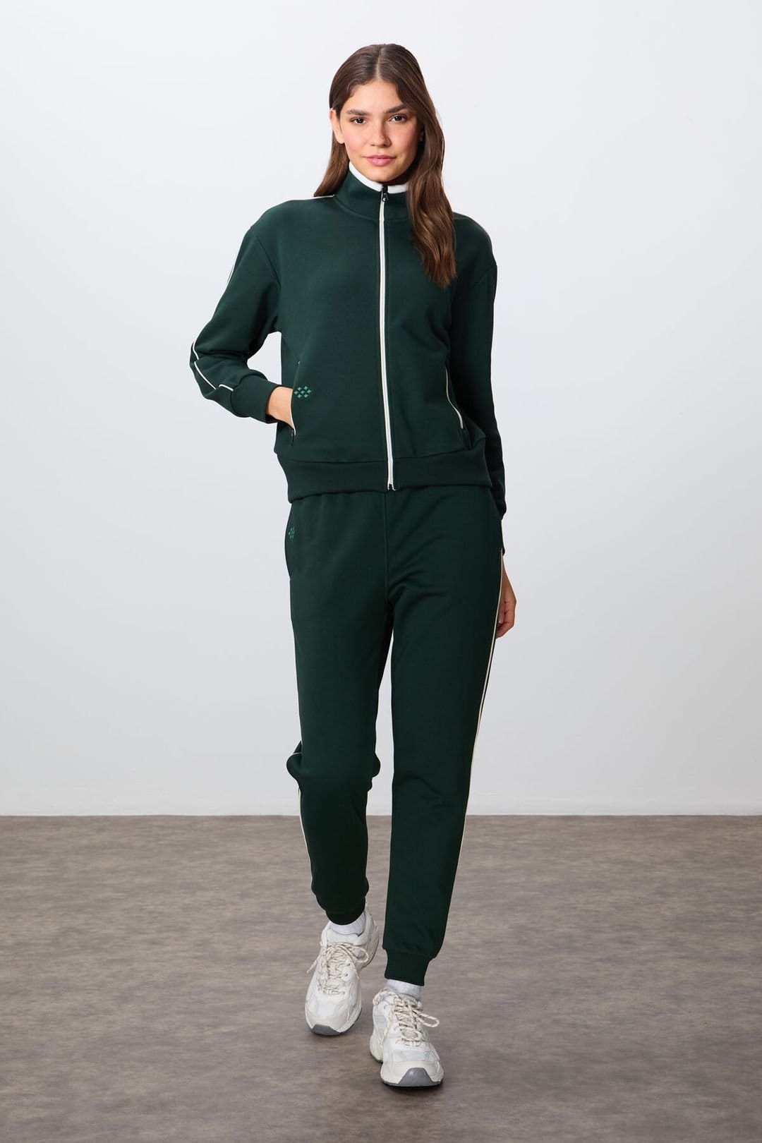 Tommy Life Tommy Life Women's Oversized Zip-collar Sweatshirt & Pants Set in Dark Green - 4