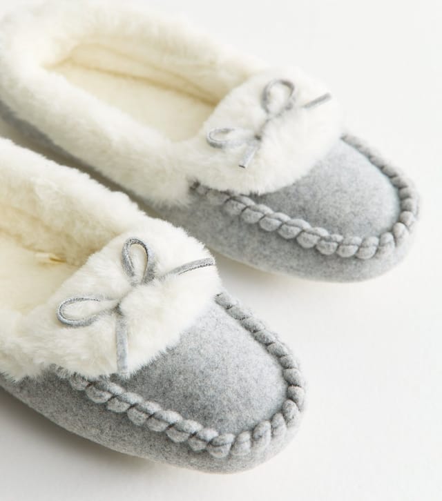 New Look Women's Grey Bow Detail Faux Fur Lined Moccasin Slippers New Look - 3